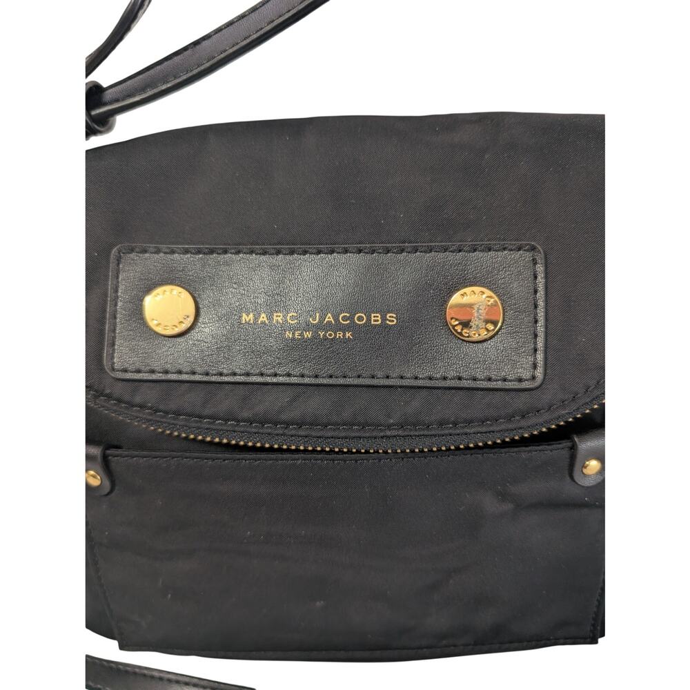 MARC JACOBS! LUXE BLACK SATEEN, GOLD HARDWARE, ZIPPER TOP CROSSBODY, PURSE, BAG! - Picture 2 of 14